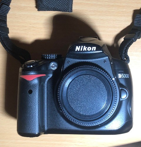 Nikon d5000 trés bon - nu,